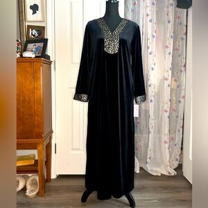 Oscar de la Renta Black and White Nightgown